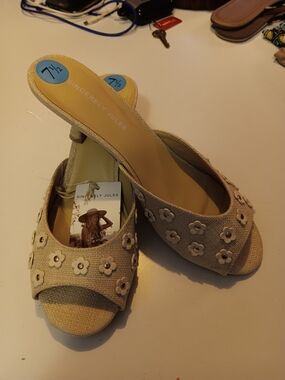 Sincerly Jules Beige Floral Slide Sandals